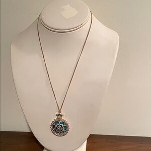 Elegant Blue and Silver Pendant Necklace